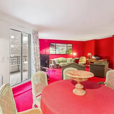 Bright And Colorful Flat For 4p With Terrace Parijs